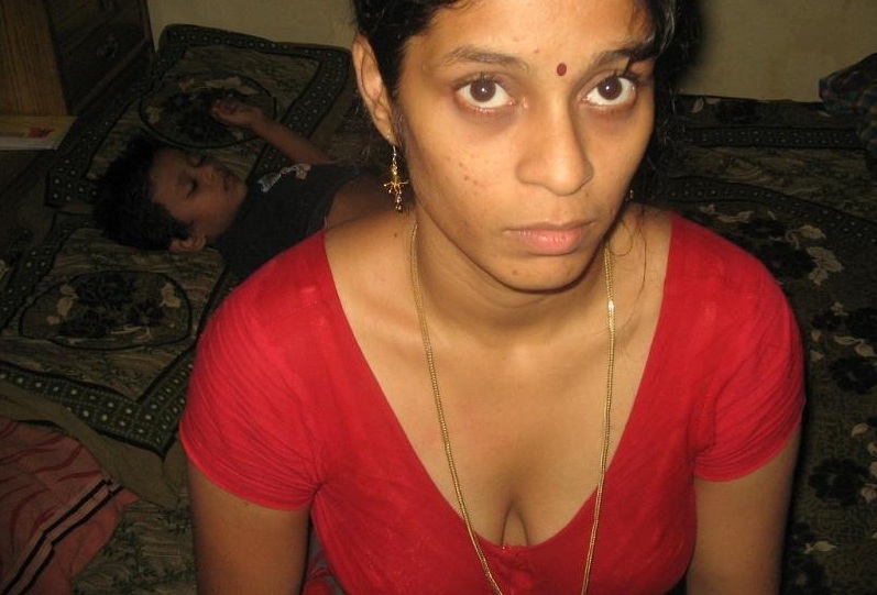 Tamil actress REEMA SEN REEMA SEN show his NUDE photo
